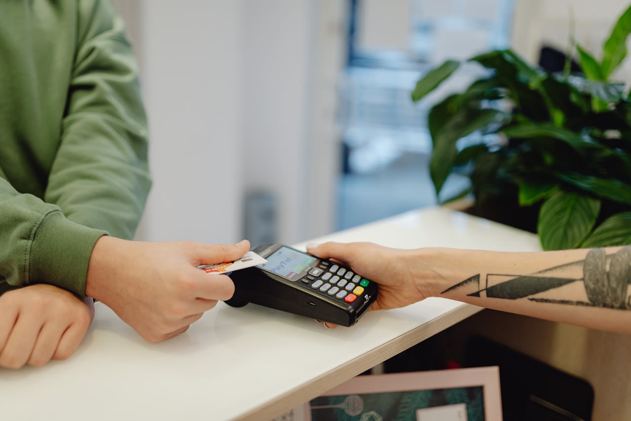 Продуктовата такса – какво представлява скритата за потребителите такса